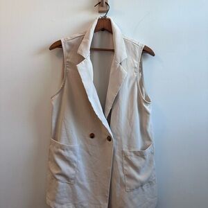 Ivory Women’s Collared Sleeveless Long Vest Style Top  With Pockets